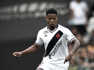 Após vice na Copa do Brasil, Vasco não pretende rescindir contrato de Matheus França