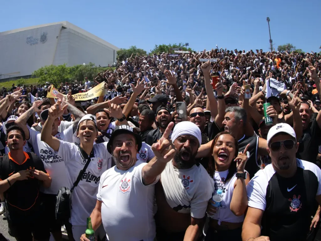 Torcida do Corinthians comemora conquista da Copa do Brasil