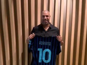 Flamengo: Adriano Imperador abre o jogo sobe Filipe Luís, Arrascaeta, Pedro e mais