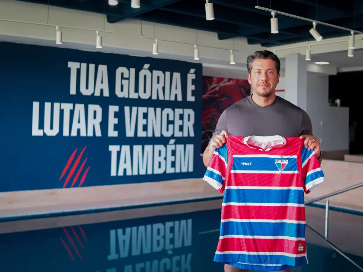 Thiago Carpini é apresentado pelo Fortaleza