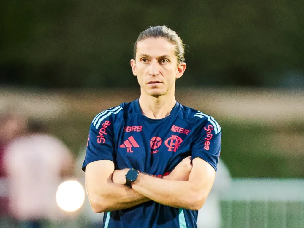 Filipe Luís valoriza seus auxiliares