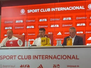 Internacional apresenta técnico uruguaio Paulo Pezzolano para a temporada 2026