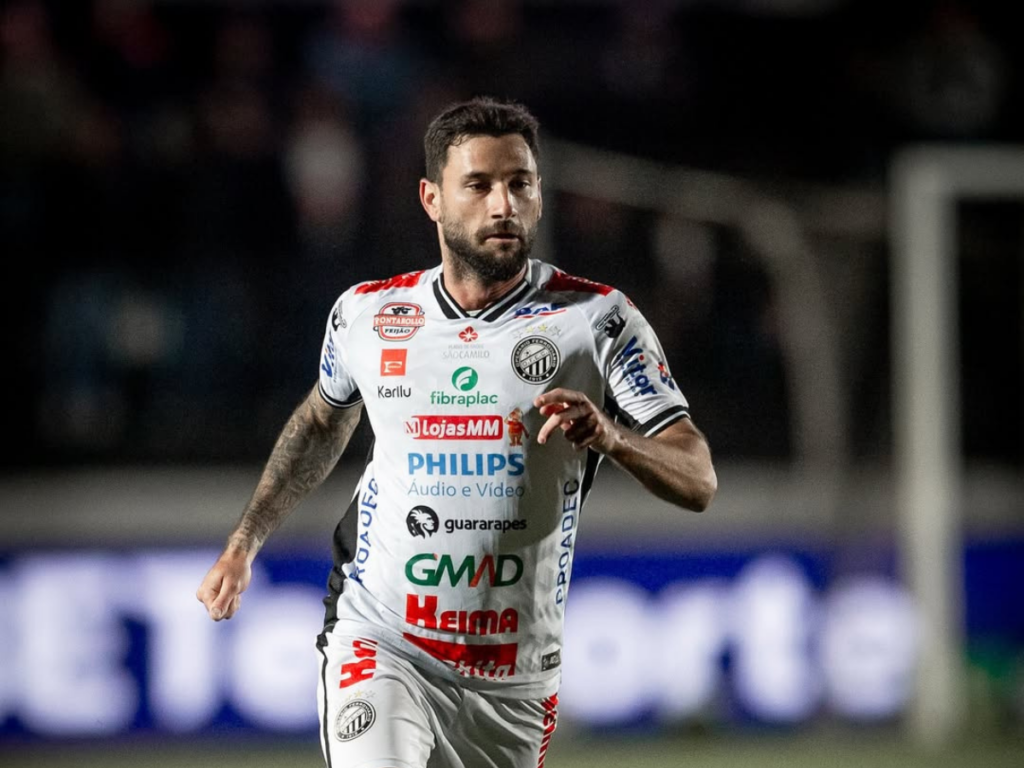 Gabriel Boschilia negocia com o Goiás