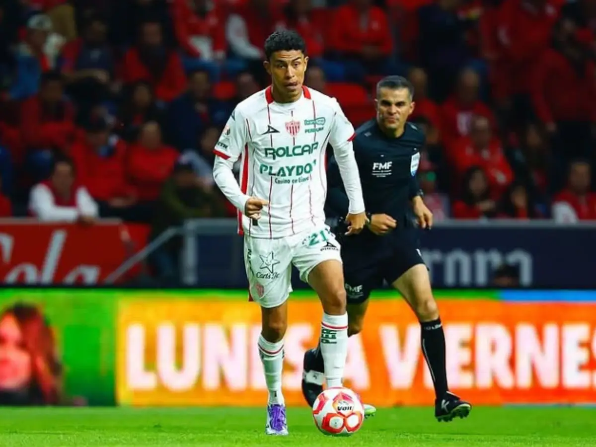 Johan Rojas entra no radar do Vasco