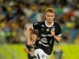 Remo renova contrato do zagueiro Klaus para temporada na Série