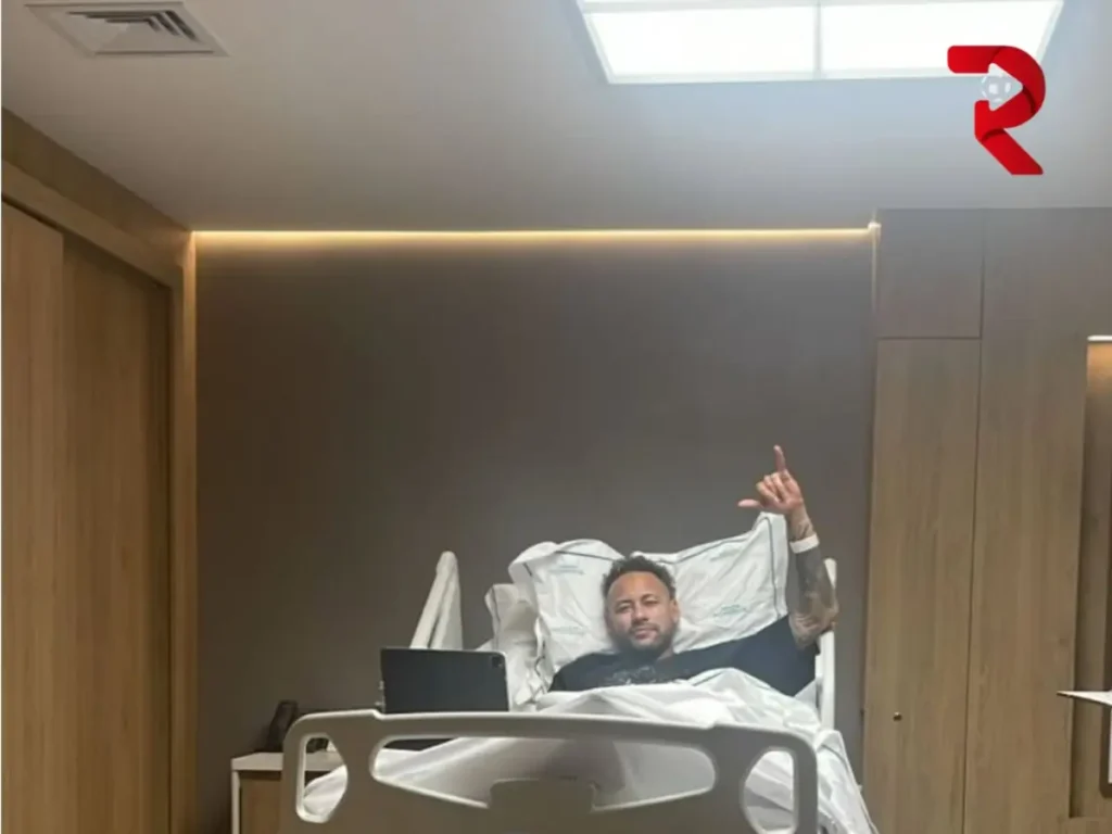 Neymar passa por cirurgia no joelho