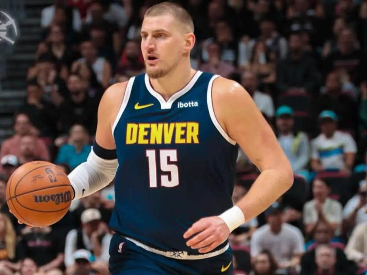 Nikola Jokic sofre lesão