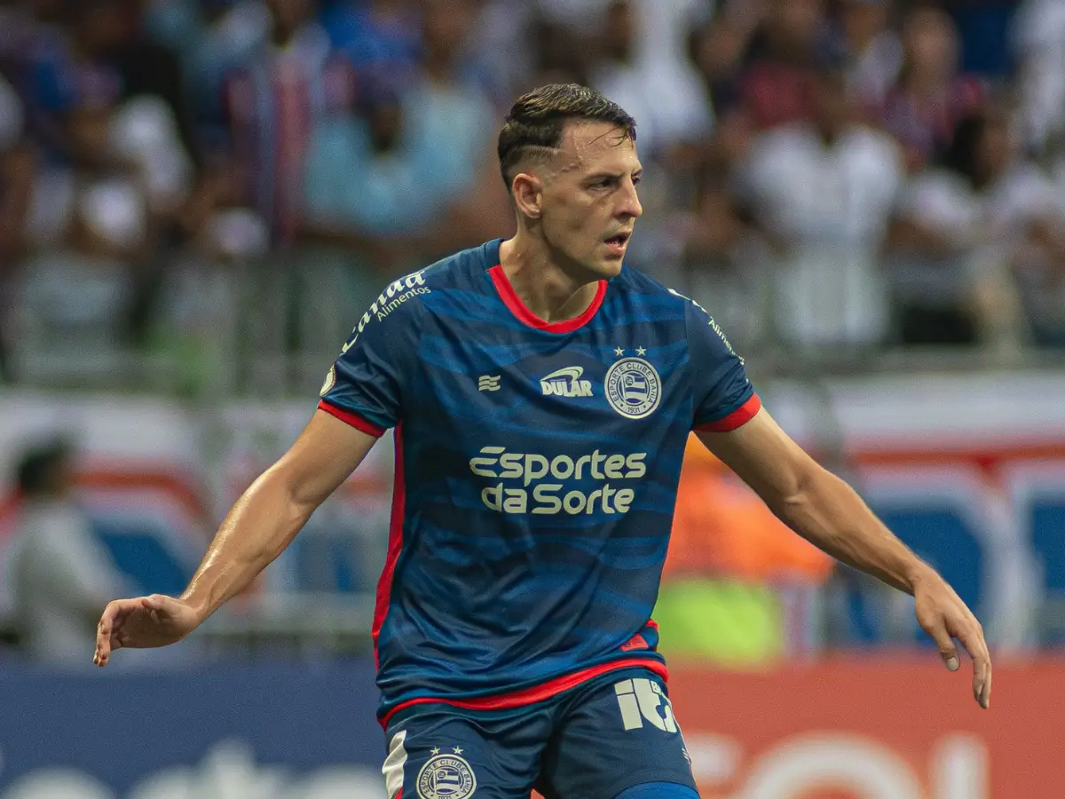 Santiago Arias no Remo?