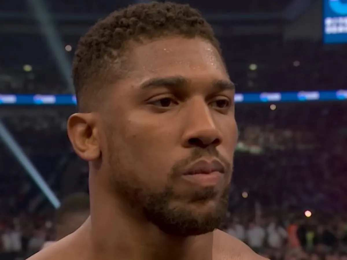 Anthony Joshua se envolve em acidente na Nigéria; duas pessoas morrem