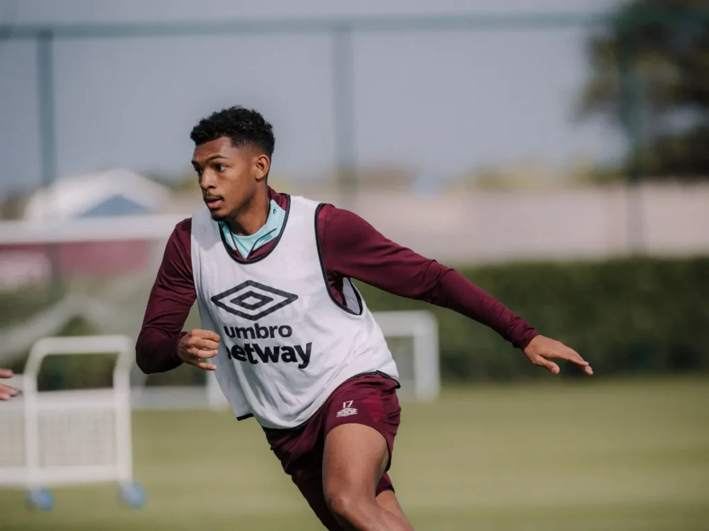 West Ham fecha portas ao Botafogo e mantém Luís Guilherme; saiba detalhes