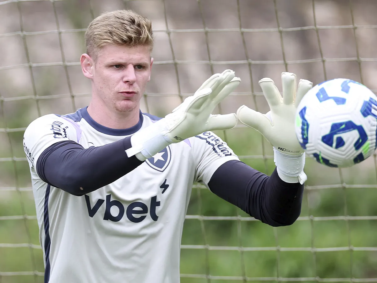 Raul será titular contra o Cruzeiro; relembre último jogo do goleiro do Botafogo