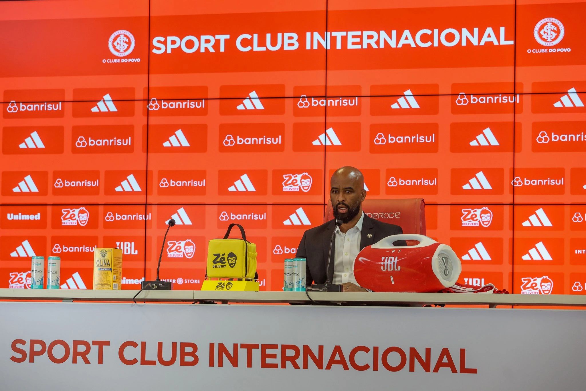 Internacional: Fabinho Soldado prega cautela ao falar sobre Alexis Sanchez e outros reforços