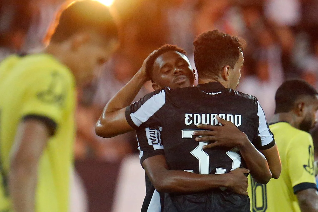 E o Athletico-PR? Botafogo fecha empréstimo de Jeffinho a clube da China por valor recorde