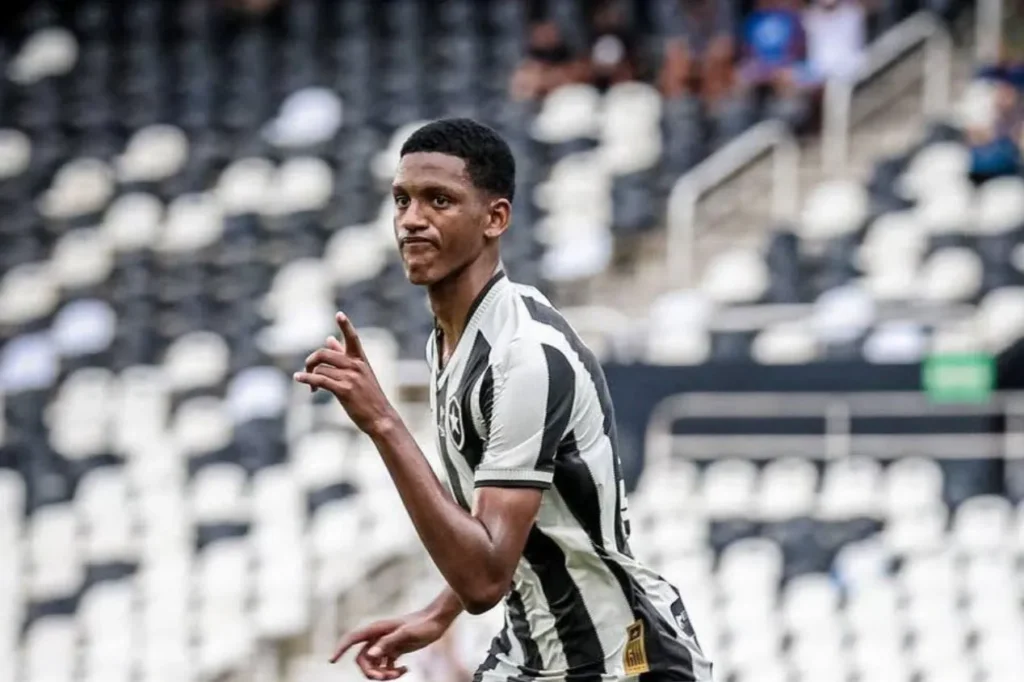 Joia do Botafogo entra no radar de Benfica, Brentford e mais dois; saiba detalhes