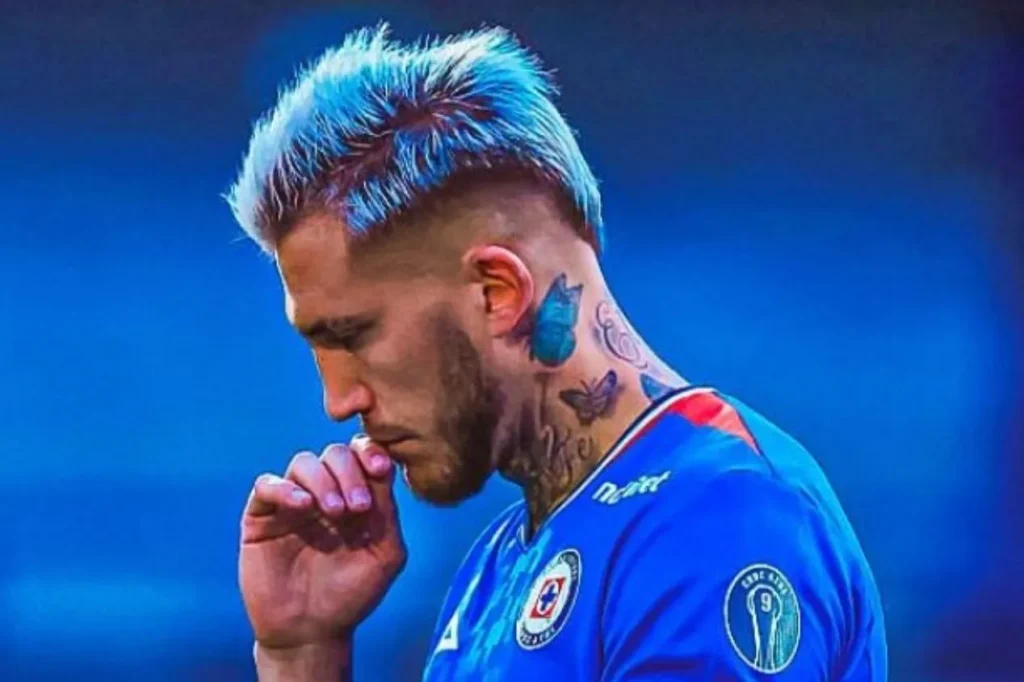 Botafogo negocia contratação de lateral do Cruz Azul; saiba detalhes da operação