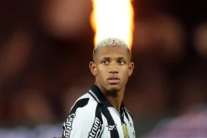 Botafogo aceita vender Danilo por valor investido; Flamengo e Palmeiras observam