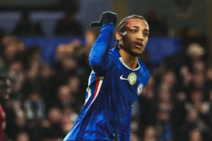 João Pedro brilha, e Chelsea vira sobre West Ham na Premier League