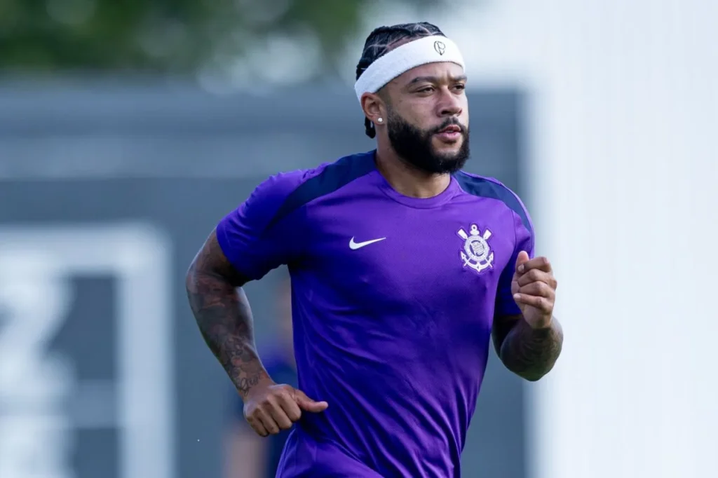 Corinthians projeta saída de Memphis Depay após a Copa do Mundo; entenda