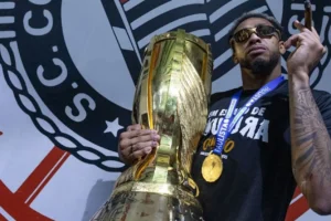 Ausência, silêncio e possível punição: o caso José Martínez no Corinthians