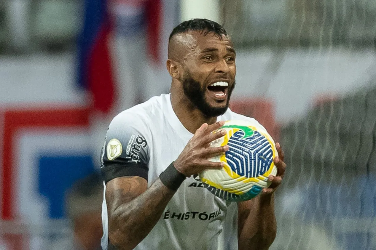 São Paulo muda cenário e passa a considerar Alex Santana em negociação por Alisson