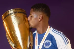 Cruzeiro acerta saída de atacante para clube português e mantém parte dos direitos econômicos; saiba detalhes