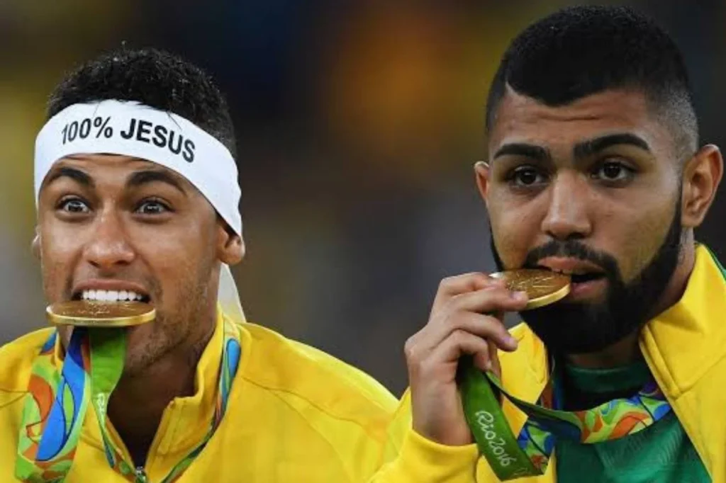 Santos fecha acordo com o Cruzeiro e acerta a chegada de Gabigol; saiba detalhes