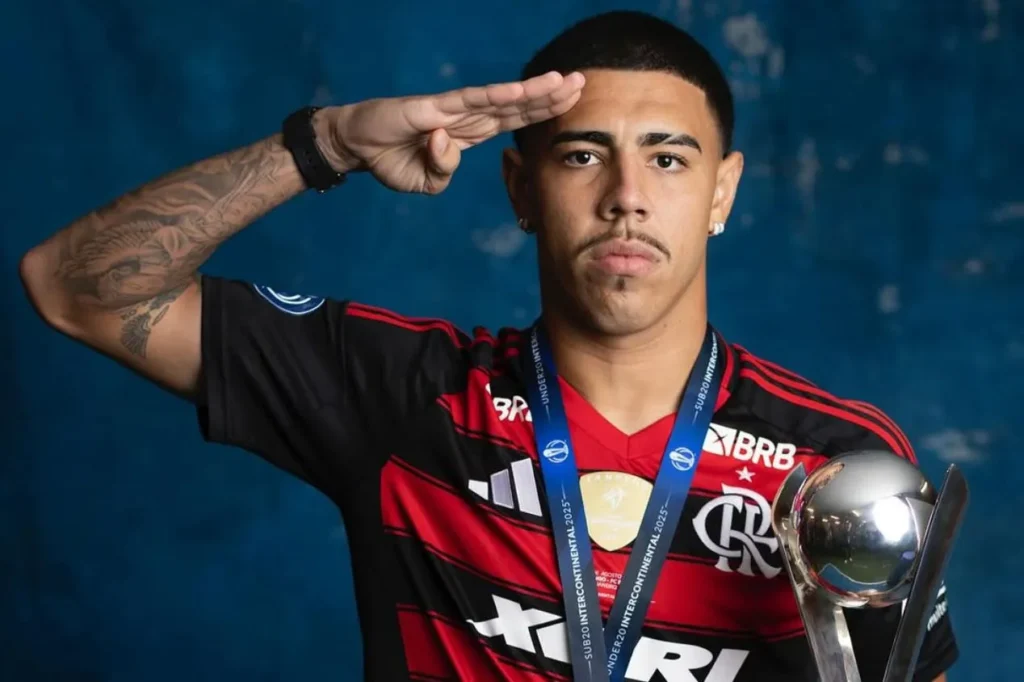 Flamengo recebe proposta do Al-Qadsiah e Brentford por Iago Teodoro, mas Orlando City avança pela contratação