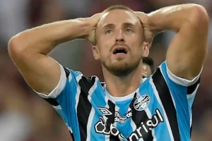 Rescisão de Rodrigo Ely gera economia milionária ao Grêmio; veja valor