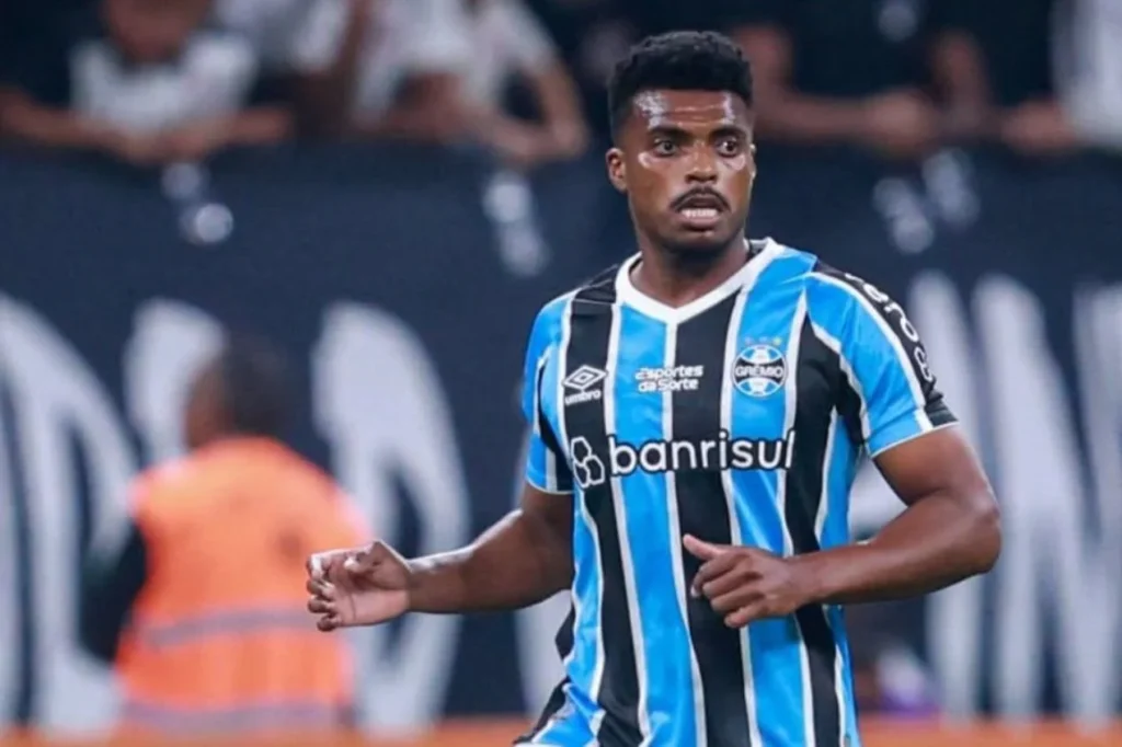 Para aliviar a folha, Grêmio rescinde com Jemerson, que já negocia com novo clube