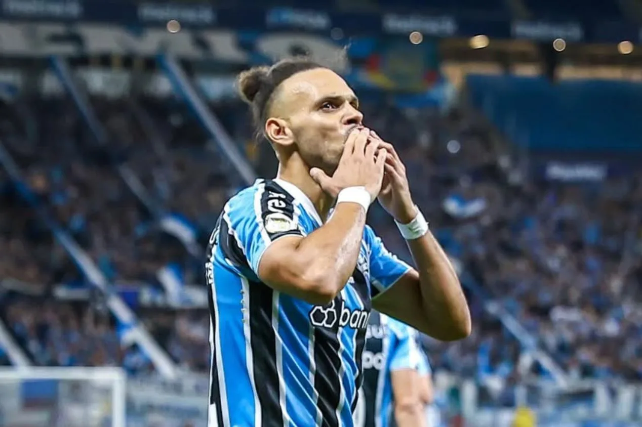 Grêmio quita dívida milionária e garante Martin Braithwaite até 2027; saiba valor