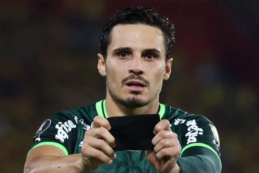 Grêmio define estratégia agressiva para tirar Raphael Veiga do Palmeiras; saiba valor
