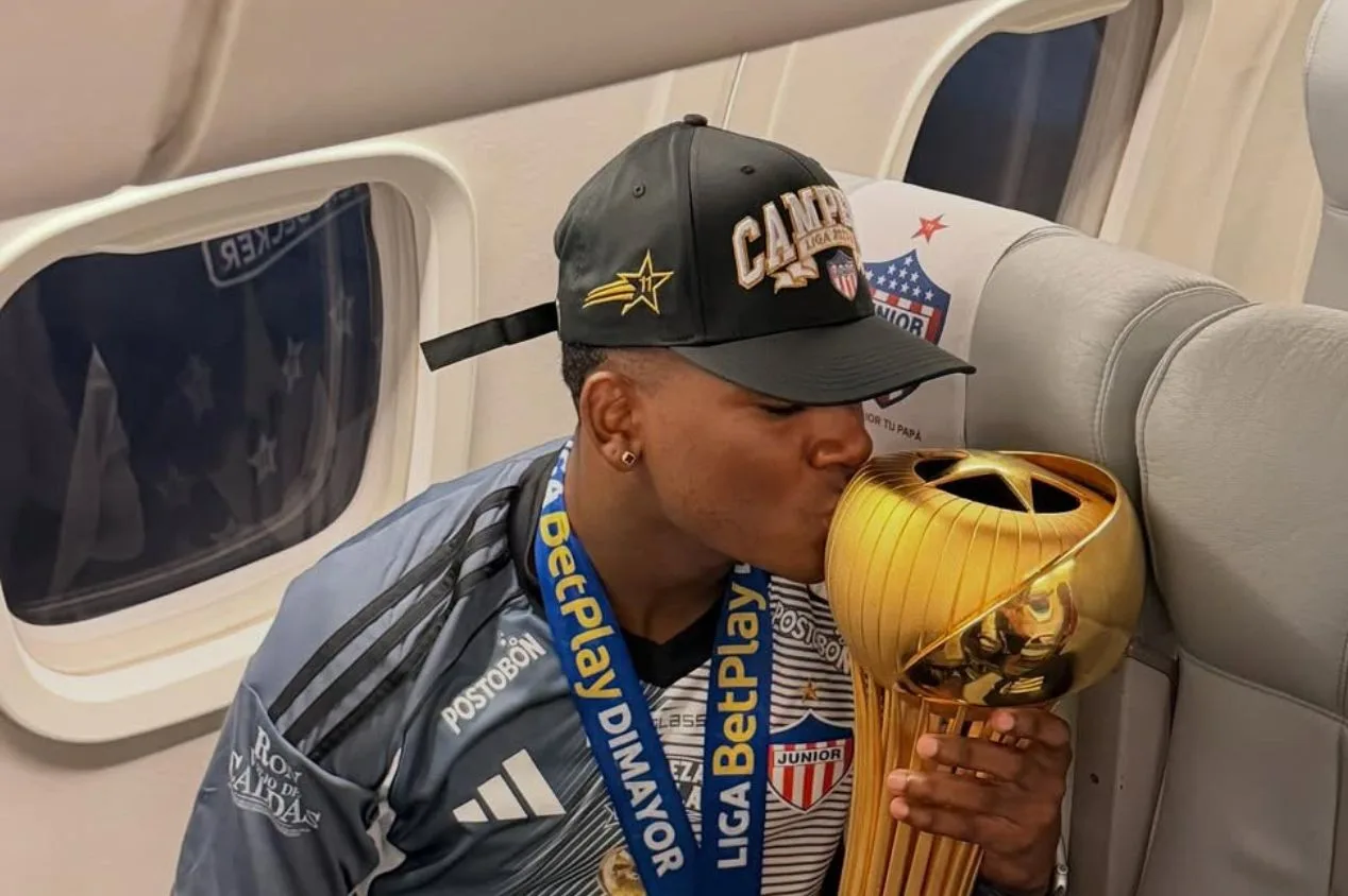 Botafogo avança por atacante colombiano e reduz pedida do Junior Barranquilla; saiba valor