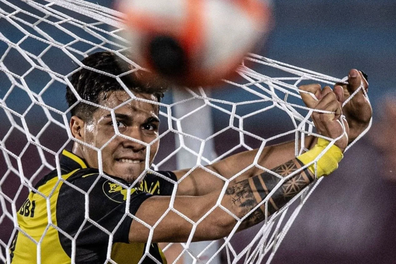 Matías Arezo vive indefinição entre Grêmio e Peñarol e segue fora da pré-temporada; saiba detalhes