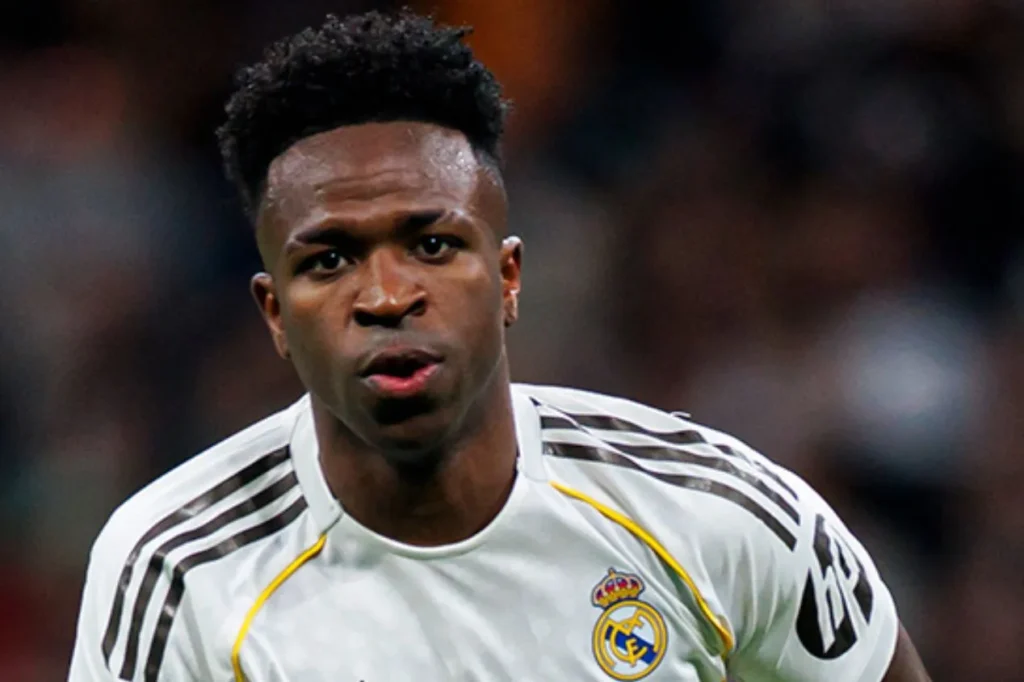 Kylian Mbappé decide no fim, e Vinícius Júnior brilha na vitória do Real Madrid sobre o Villarreal