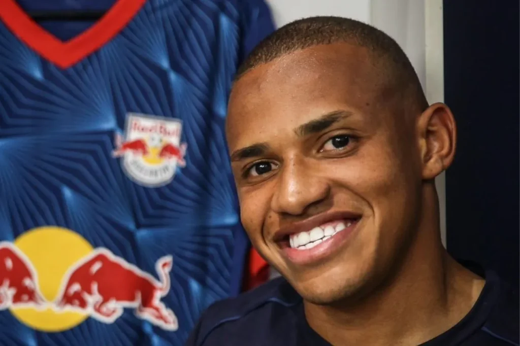 Zenit avança por Jhon Jhon após venda de Gerson; saiba valor