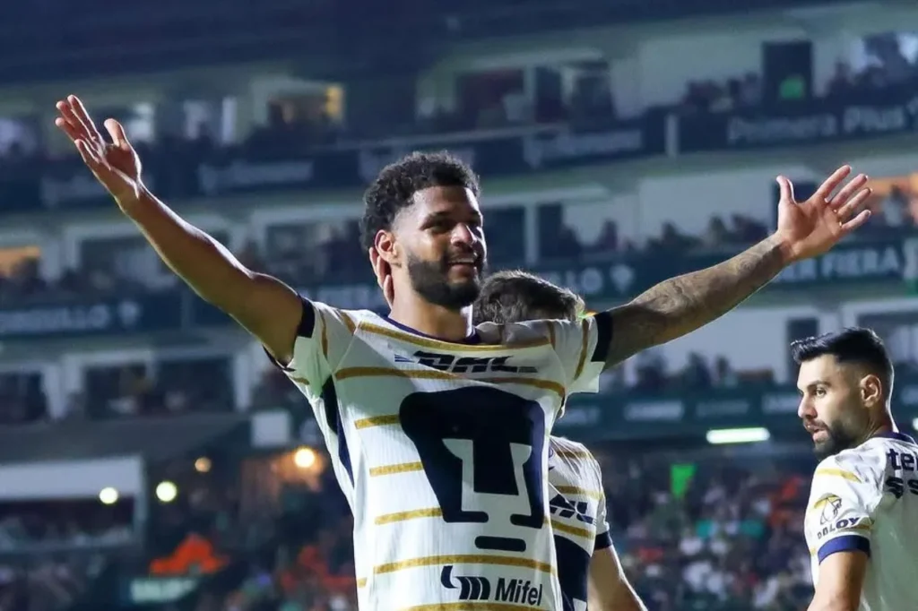 Santos negocia com o Pumas e tenta viabilizar chegada de José Caicedo por empréstimo