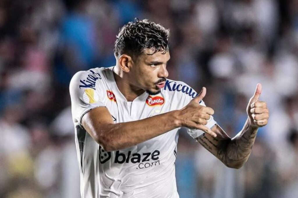 Tiquinho Soares, do Santos, no Remo? Centroavante é bem avaliado para ser o camisa 9 no Brasileirão