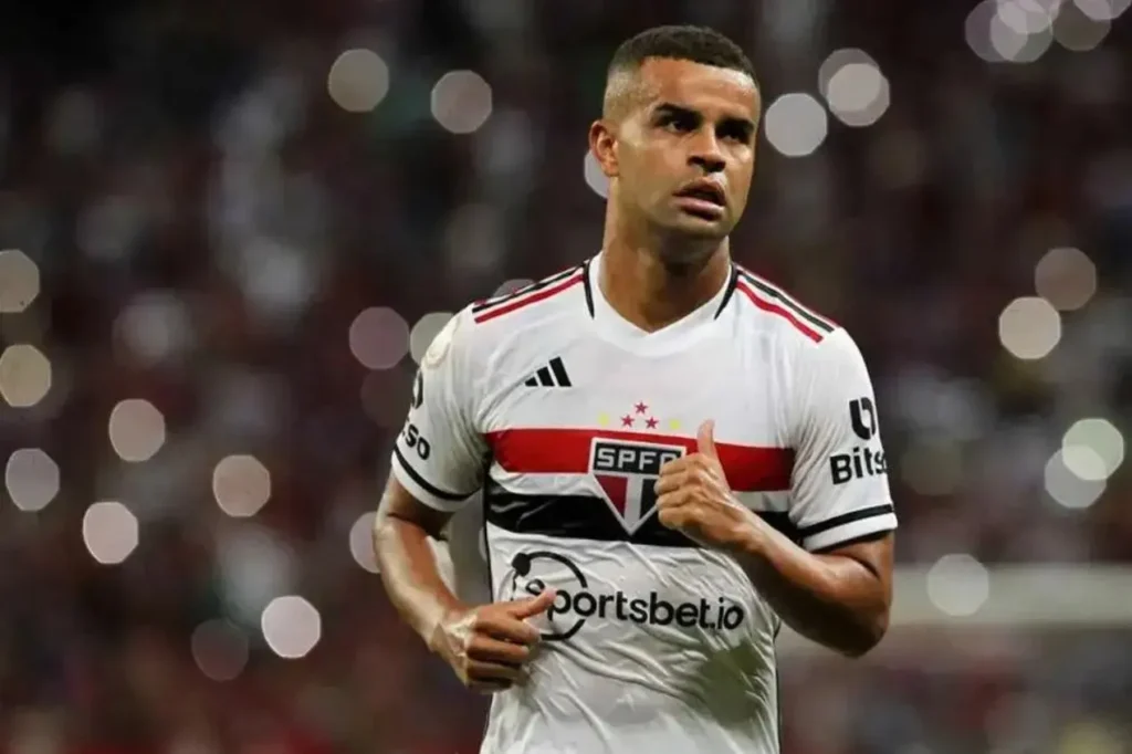 O que é "cláusula anticalote"? Entenda dispositivo em negociação entre São Paulo e Corinthians por Alisson