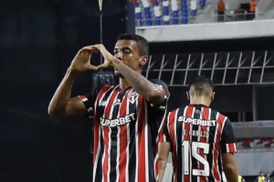 Internacional e Luiz Gustavo iniciam reaproximação após chegada de Fabinho Soldado; entenda