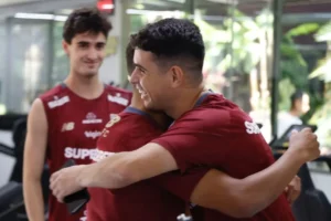 São Paulo encaminha rescisão com Oscar e negocia pagamento reduzido; saiba valor