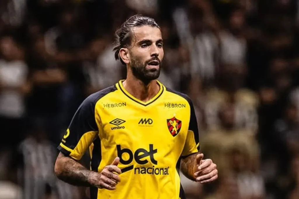 Com alto salário e sem interessados, Sérgio Oliveira vira problema para o Sport