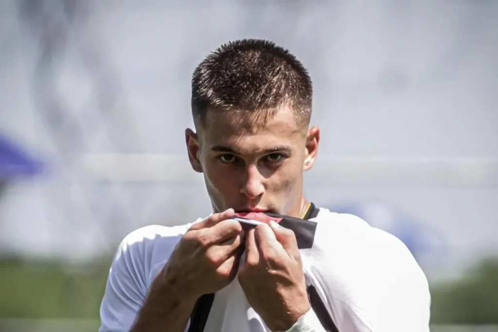 Vasco renova com Guilherme Estrella; saiba tempo de contrato e valor da multa rescisória