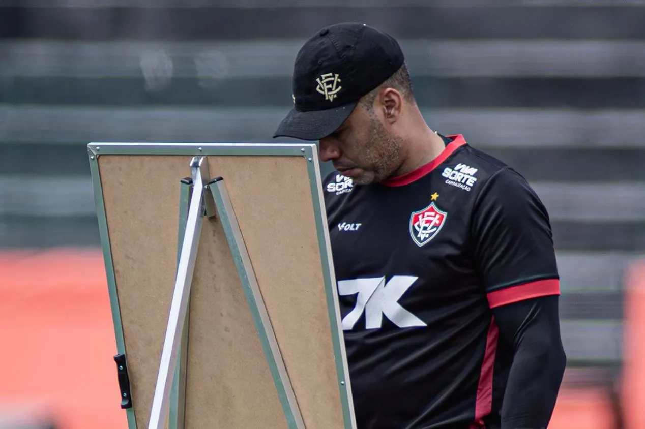 Jair Ventura comemora triunfo do Vitória e comenta chegada de Marinho: “Extremamente identificado”