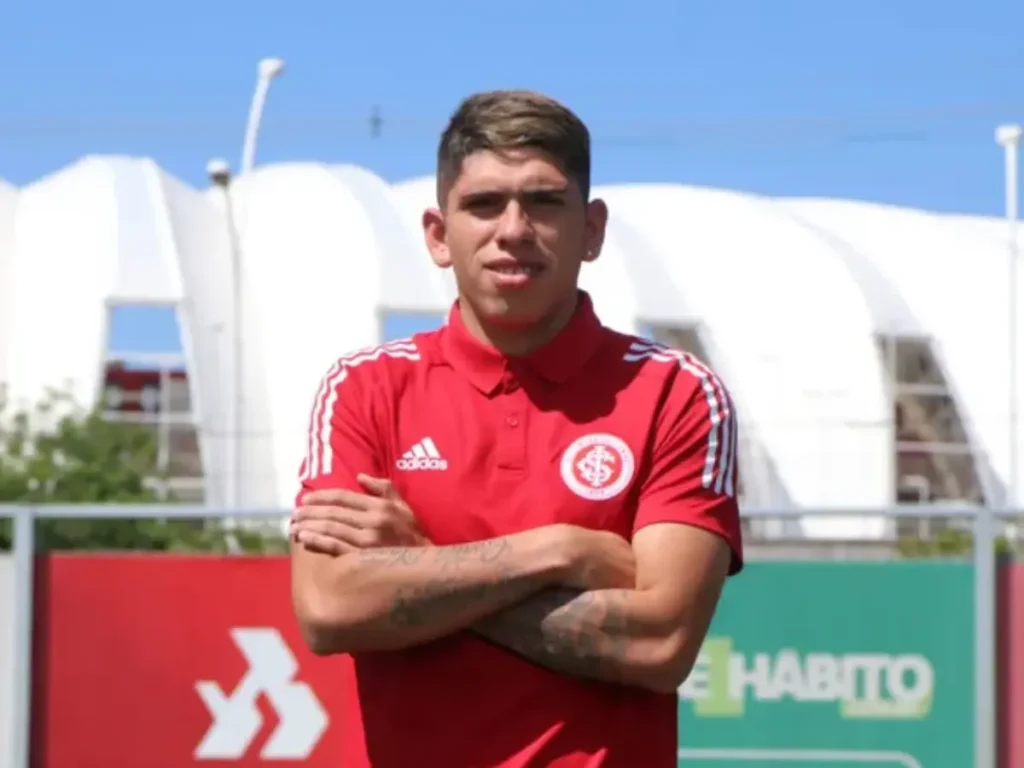 Justiça bloqueia contas do Internacional por dívida ligada à contratação de Carlos Palacios