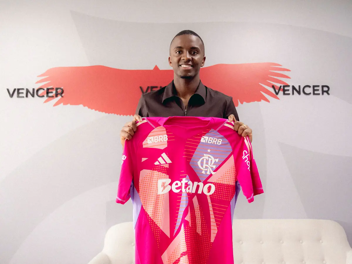 Flamengo anuncia contratação do goleiro Andrew