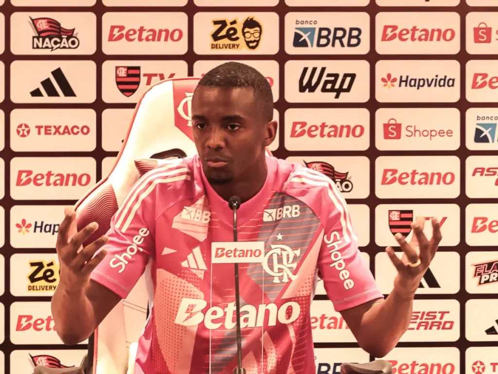 Flamengo apresenta goleiro Andrew: “Represento o sonho da minha família e de muitas crianças”