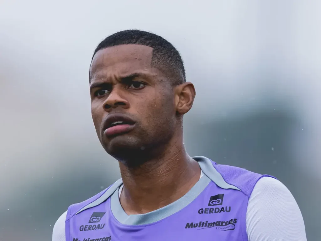 Corinthians avalia empréstimo de Júnior Santos e faz contas por atacante do Atlético-MG