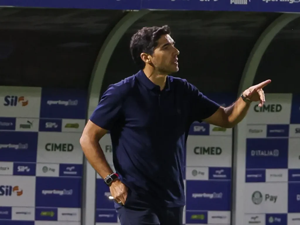 “Hoje estamos mais próximos da equipe do futuro”, diz Abel após vitória do Palmeiras no clássico