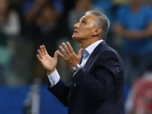 Tite fala de novo tropeço do Cruzeiro