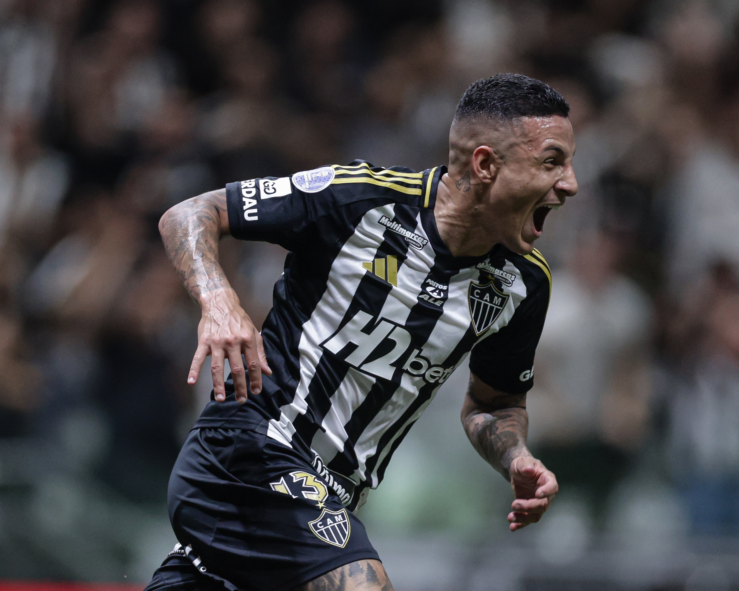 Guilherme Arana chega ao Rio de Janeiro neste sábado (03) para assinar com o Fluminense